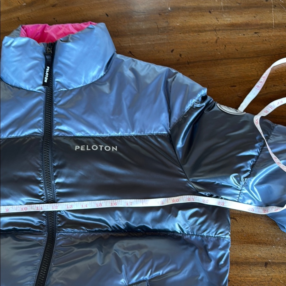 Peloton Blue & Black High Collar Puffer Jacket Women’s size XSmall - Picture 11 of 12